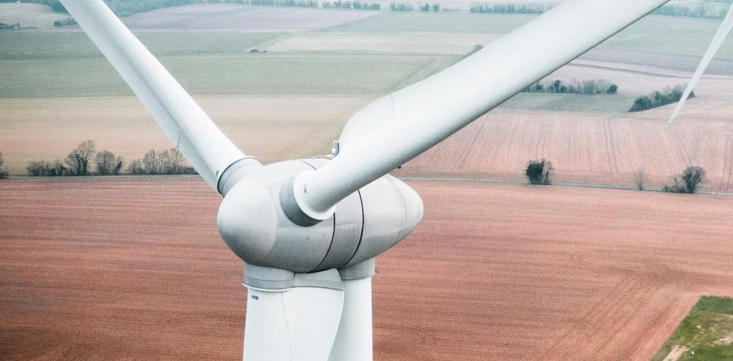 Wind turbine op land